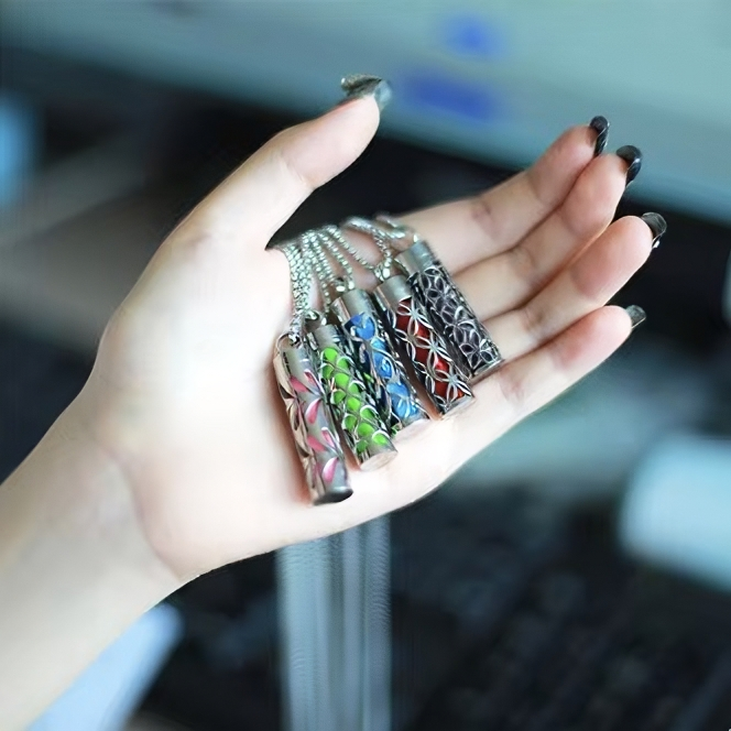 Aroma Necklace with Cotton pads